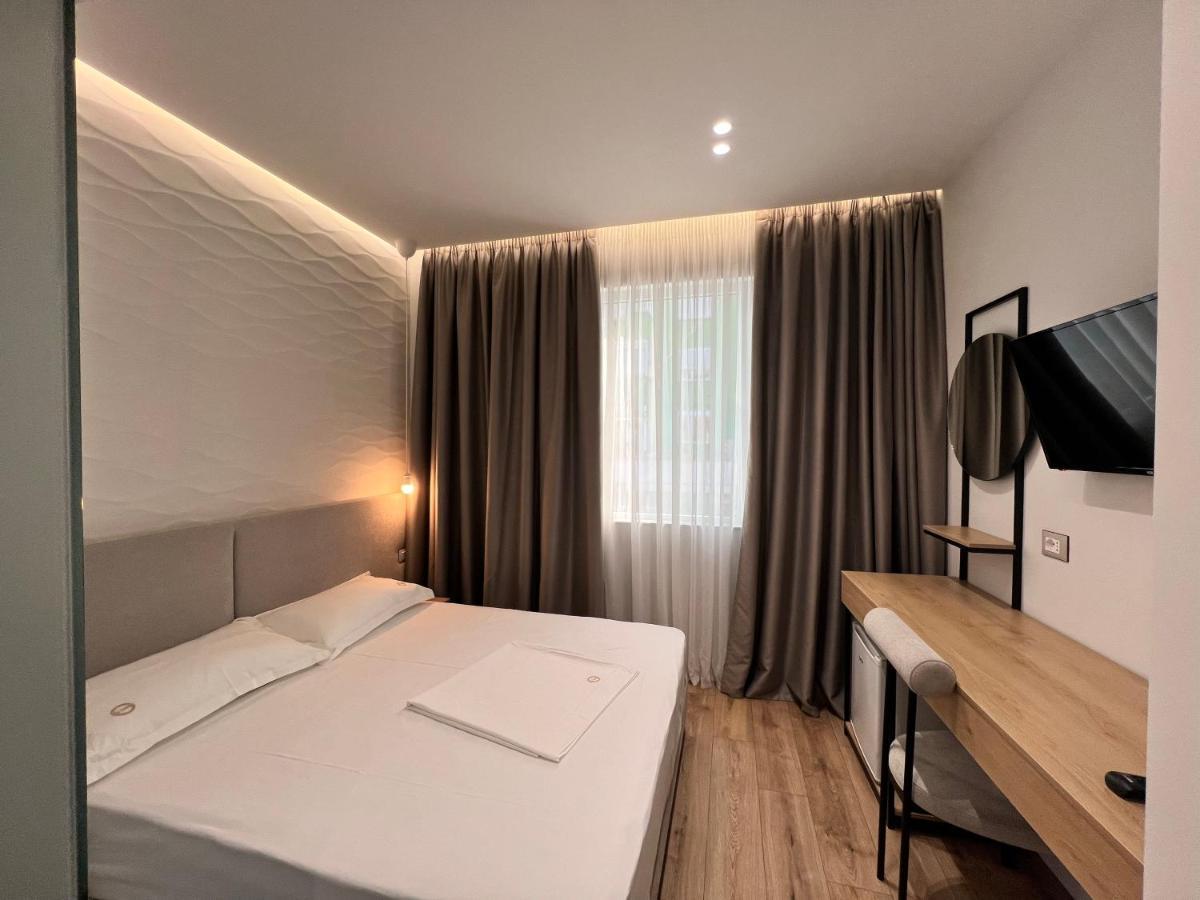 Enzo Rooms & Apartment Blloku Tirana Exterior foto