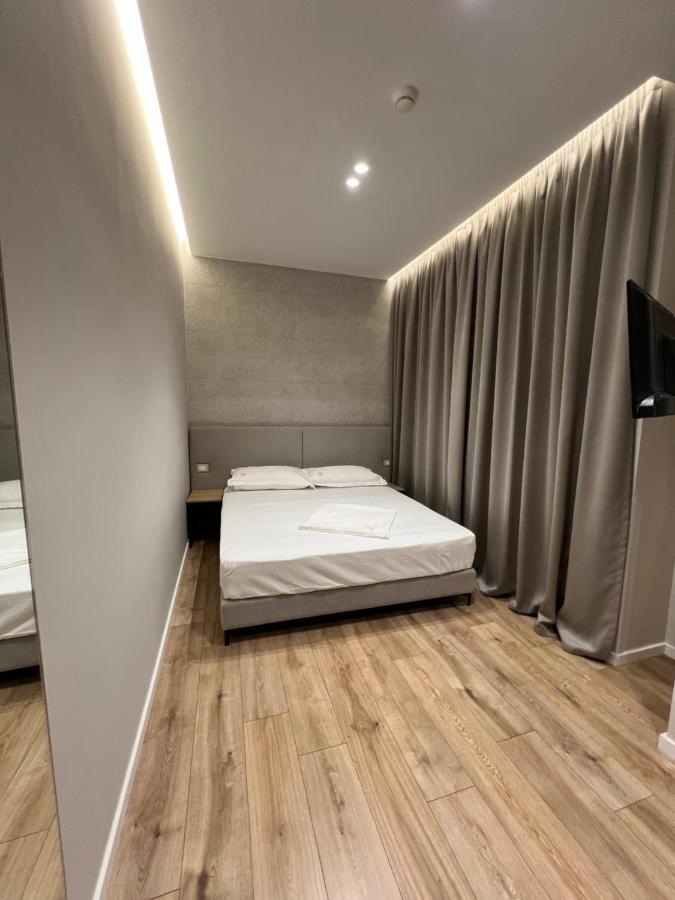 Enzo Rooms & Apartment Blloku Tirana Exterior foto