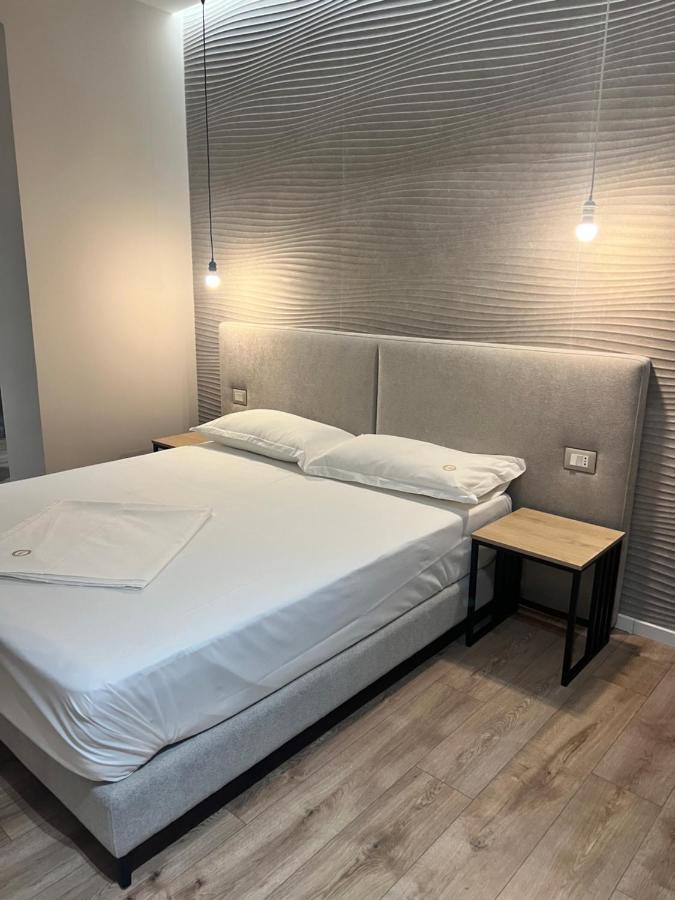 Enzo Rooms & Apartment Blloku Tirana Exterior foto