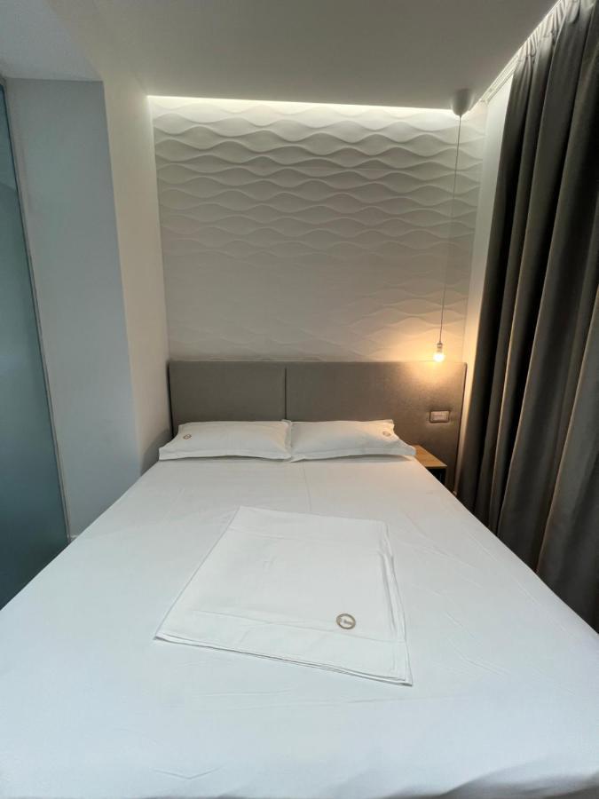 Enzo Rooms & Apartment Blloku Tirana Exterior foto