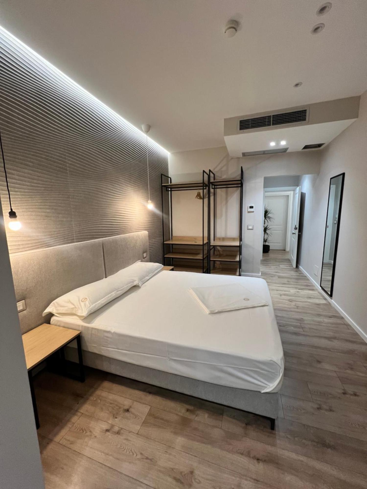 Enzo Rooms & Apartment Blloku Tirana Exterior foto